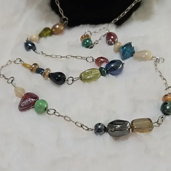 Glass beaded non adjustable silver tone necklace - Picture 3 of 5